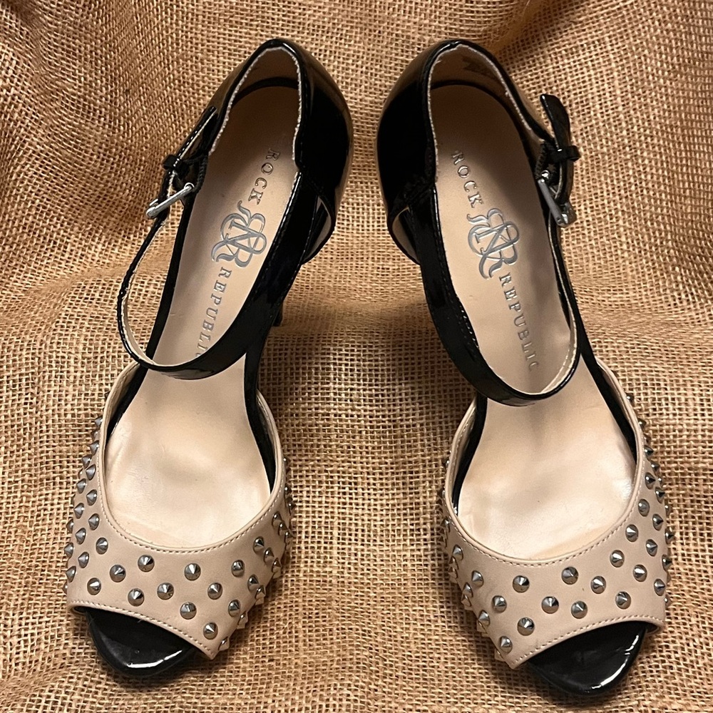 ROCK & REPUBLIC Studded Platform Stiletto Black/Cream w/Ankle Buckle  Size 7 - Picture 6 of 11